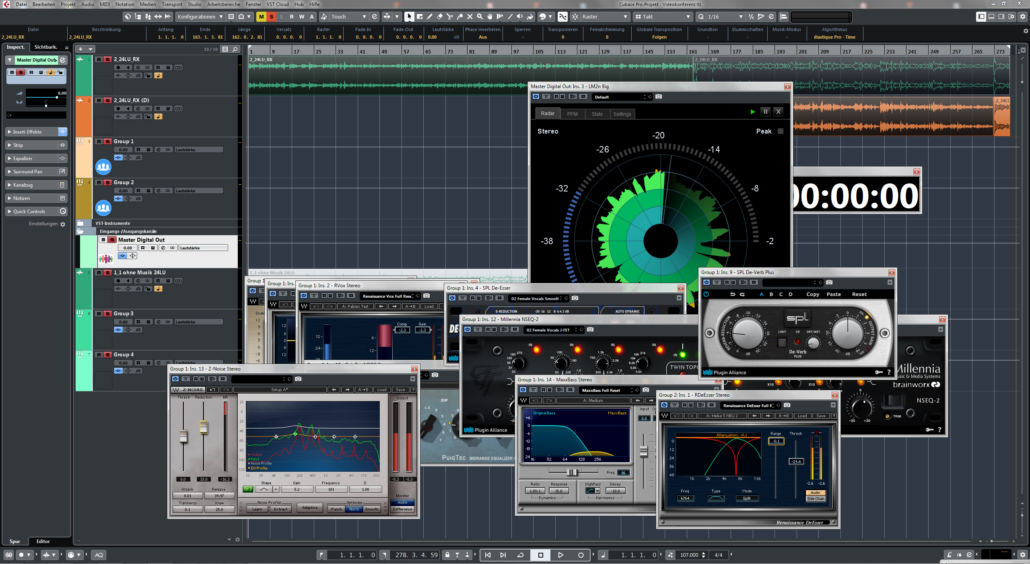 Die DAW Cubase mit zahlreichen, geöffneten Waves Plugins